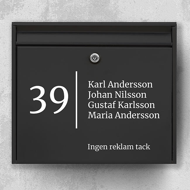 Moderne brievenbussticker – nummers links, naamveld rechts en tekst onderaan “Geen reclame a.u.b.” – robuuste buitensticker