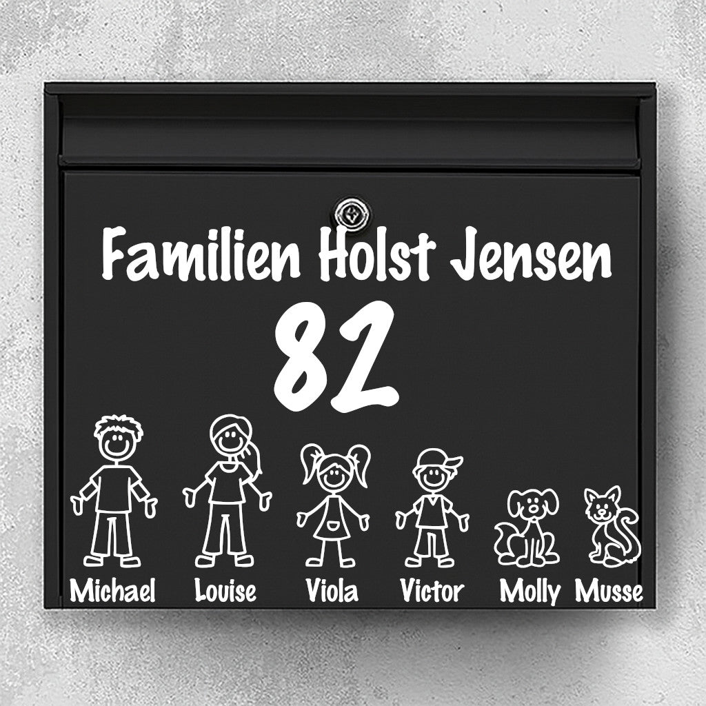 Naambordje voor de brievenbus - lijntekeningen van familie en huisdieren op een rij, ruimte voor familienaam - weerbestendig vinyl
