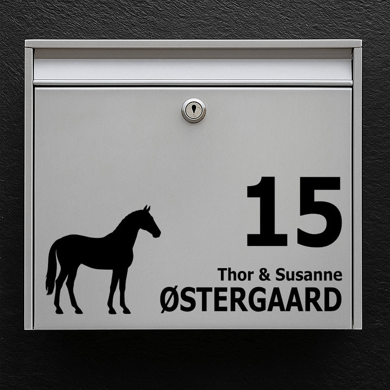 Naamplaatje voor brievenbus - paardenmotief: Deens Warmbloed - persoonlijke tekst in meerdere regels en duidelijke typografie