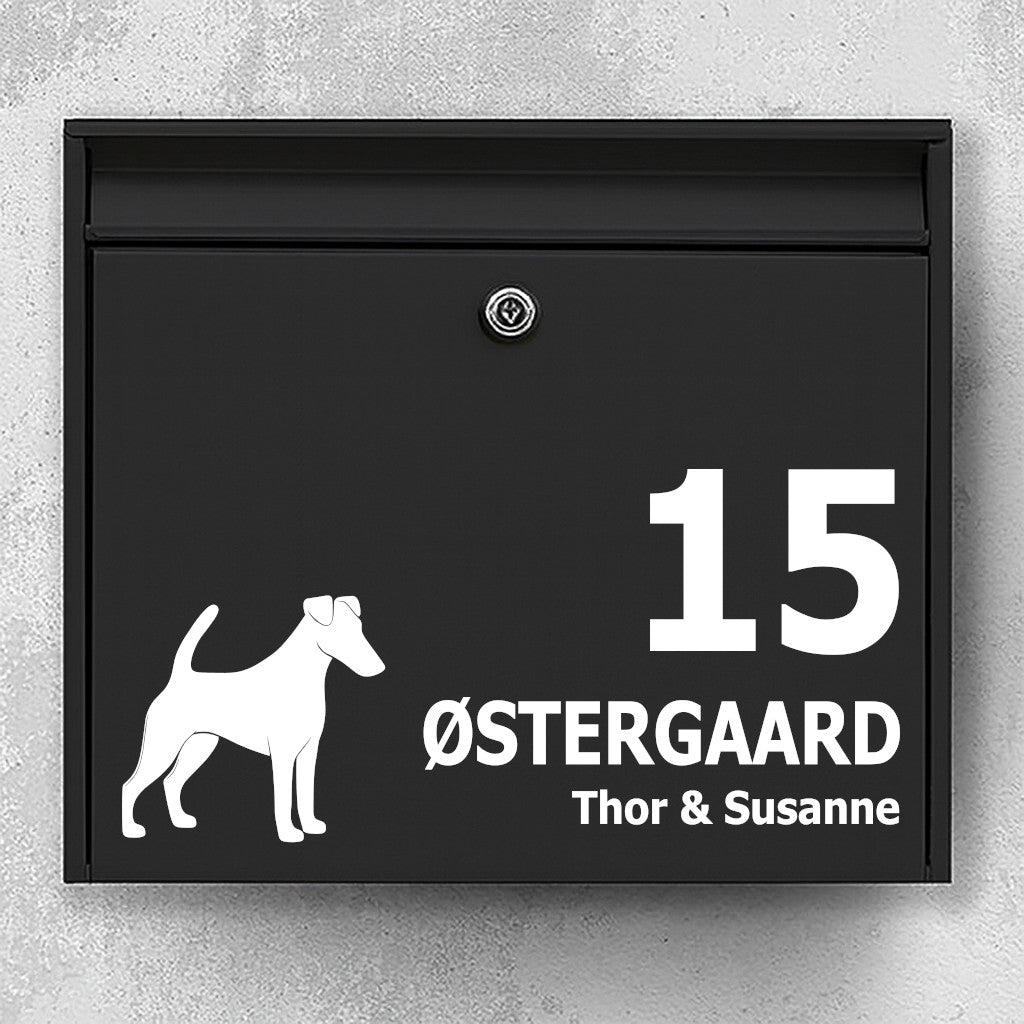 Briefpoststicker met een silhouet van een gladharige foxterriër - naambord en huisnummer - weerbestendig vinyl voor buiten