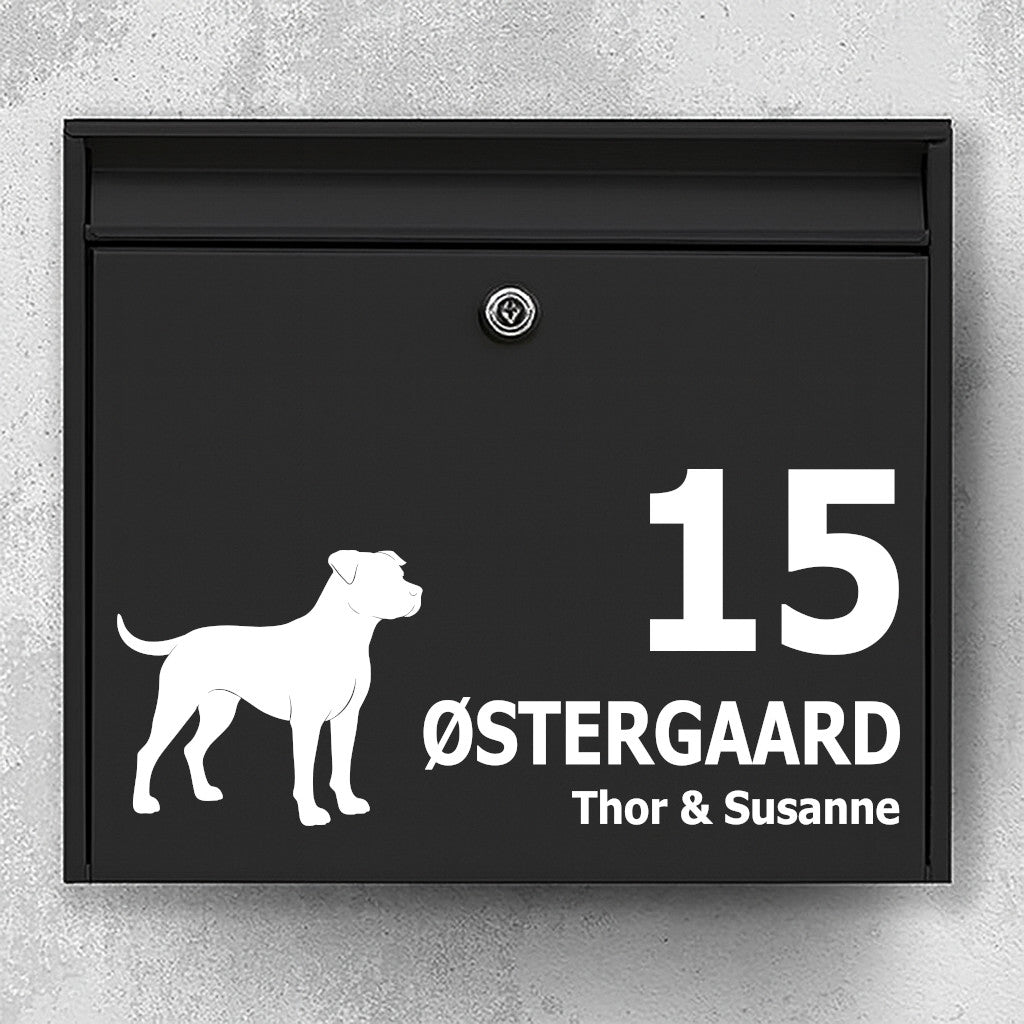 Naamplaatje voor brievenbus - motief van silhouet van Spaanse bulldog - aangepaste naam en nummer - kwaliteit voor buiten