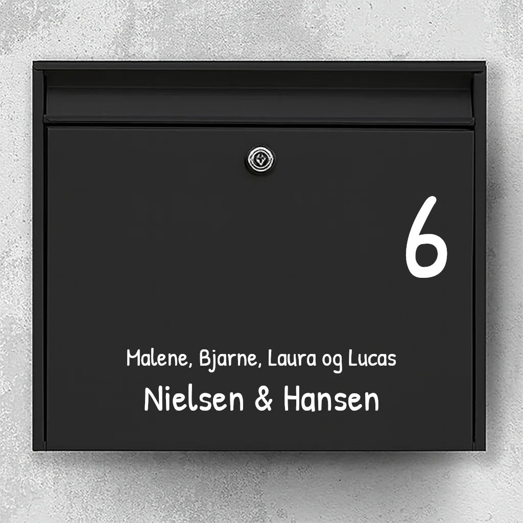 Brievenbussticker – optioneel lettertype: huisnummer in de rechterhoek, voornamen en twee achternamen