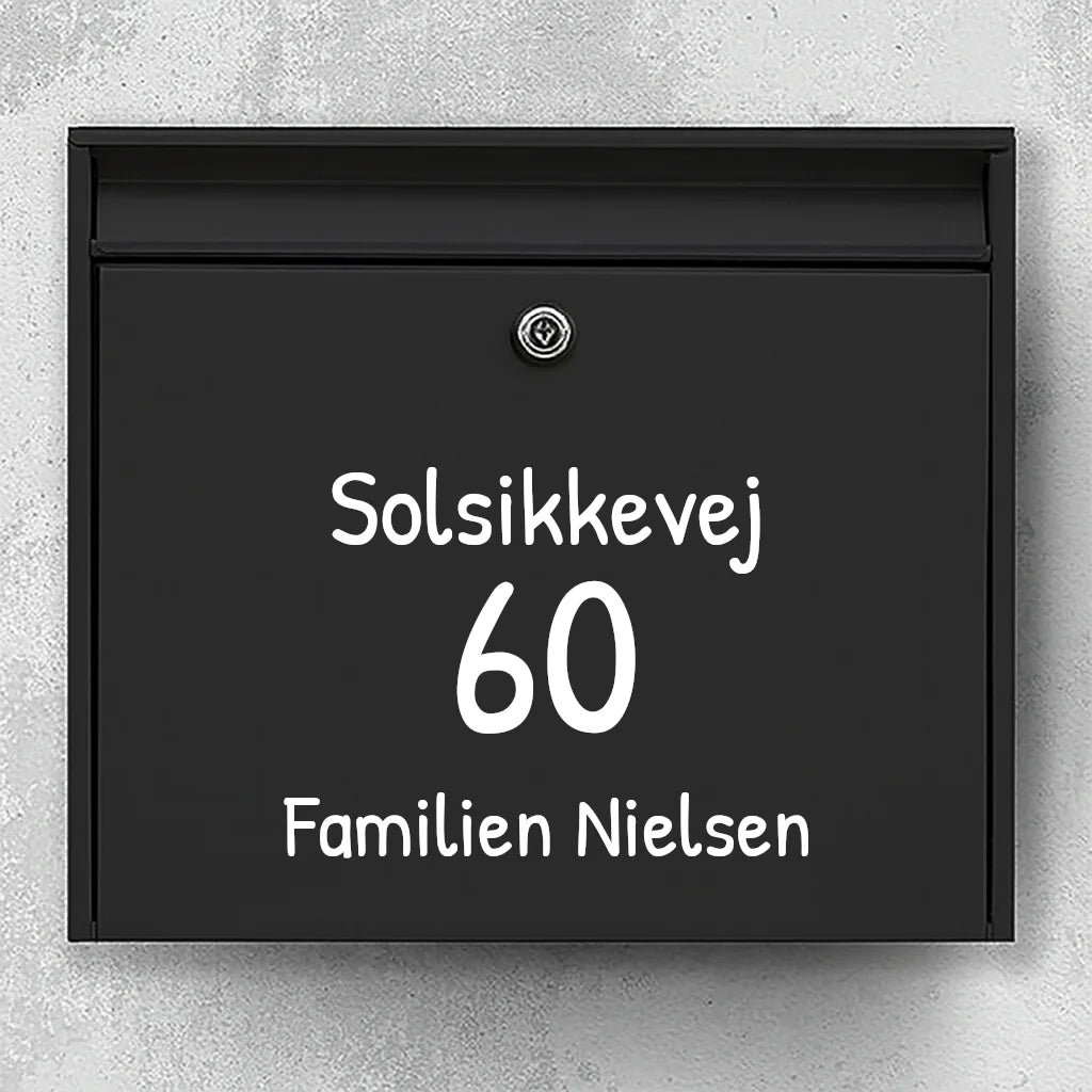 Brievenbussticker – kies lettertype: straatnaam, groot huisnummer en familienaam (gecentreerd)