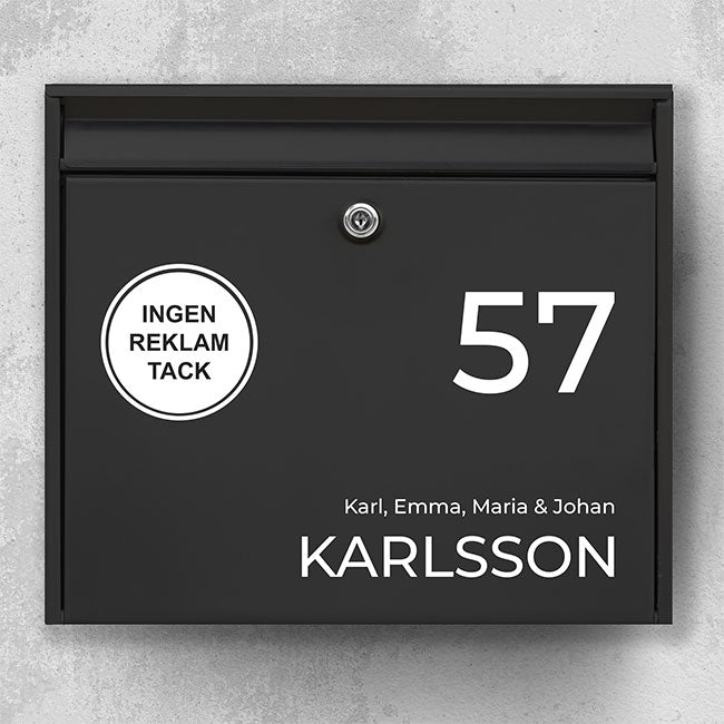 Naambord voor brievenbus – pictogram met “Geen reclame a.u.b.”, familietekst en duidelijke typografie – robuuste buitensticker