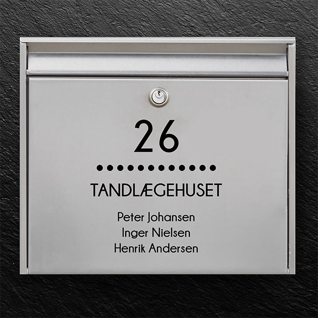 Bedrijfsbord voor brievenbus - duidelijk huisnummer, puntscheidingsteken en bedrijfsnaam met medewerkerslijst - weerbestendig vinyl