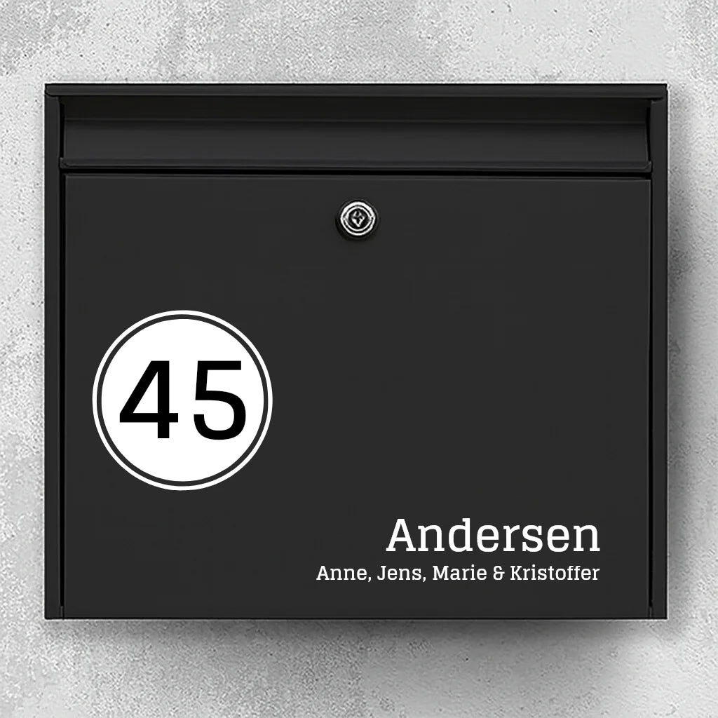 Brievenbussticker – linker huisnummerbadge met achternaam en voornamen