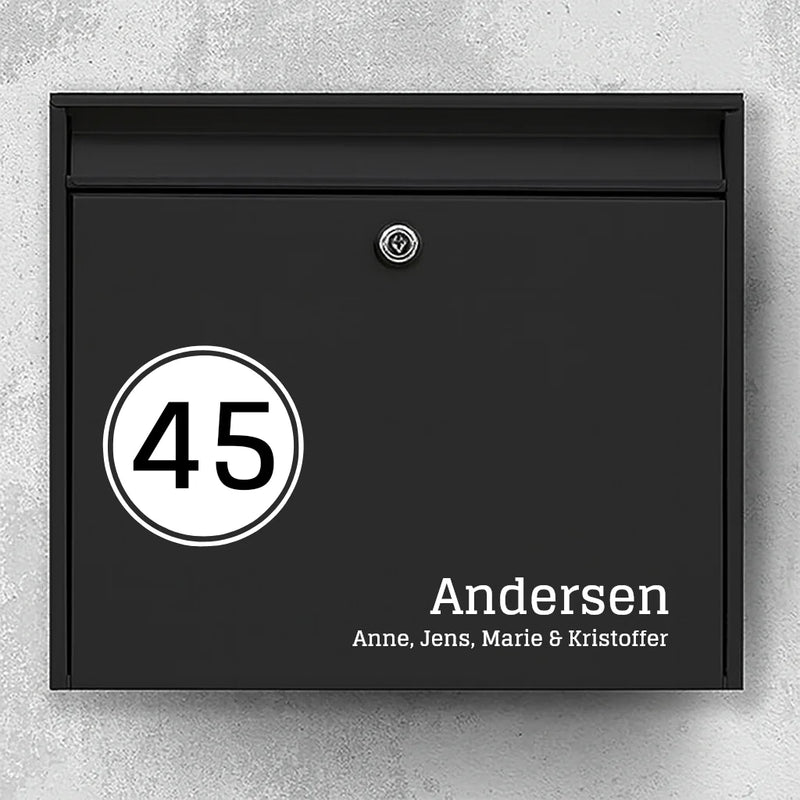 Brievenbussticker – linker huisnummerbadge met achternaam en voornamen