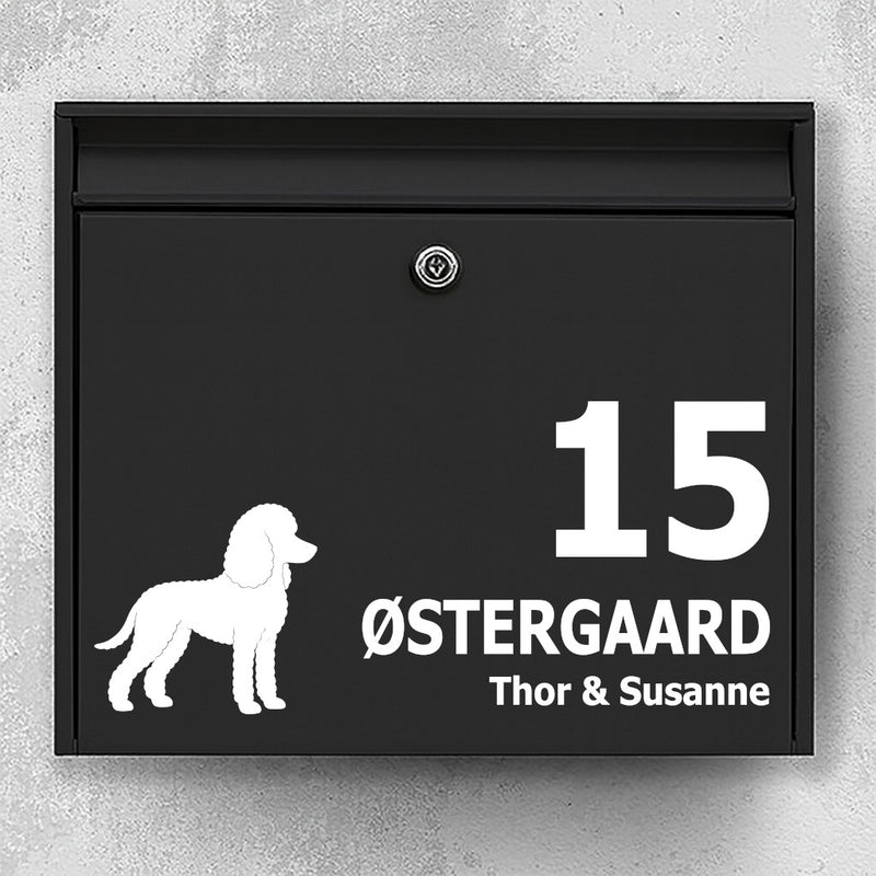 Naamplaatje voor brievenbus - hondenmotief: poedel - gepersonaliseerde tekst in meerdere regels - robuuste buitensticker