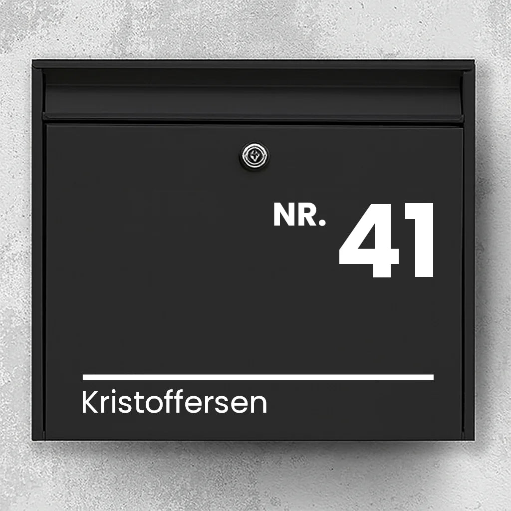 Brievenbussticker – “NR.” groot huisnummer & achternaam met regel
